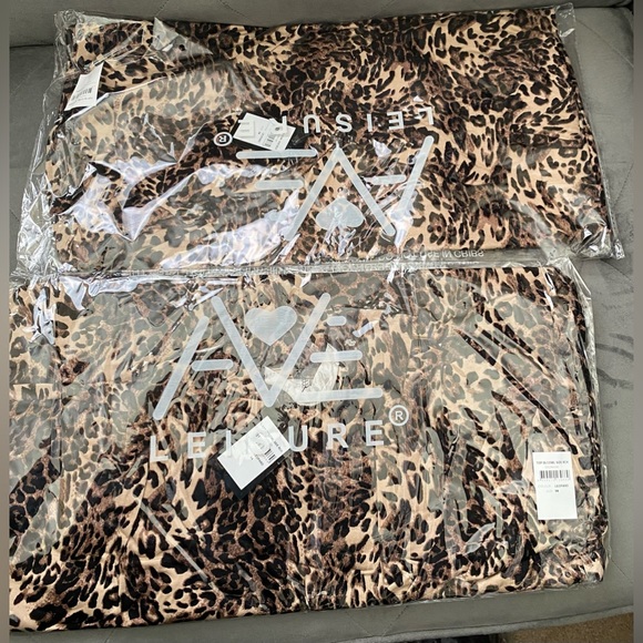 Avenue Leopard Animal Blouse - Picture 9 of 10